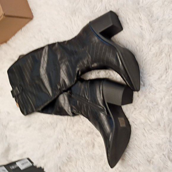 New Journee Collection Therese Croc-Embossed Black Heeled Western Flare Boots - Picture 1 of 16